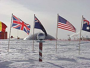 Archivo:Ceremonial South Pole