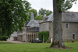 Archivo:ChateaudeVaussieux03