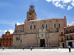 Archivo:Colegiata de San Antolín (2009)