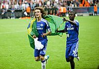 Archivo:David Luiz & Ramires Champions League Final 2012