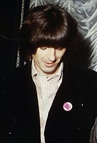 Archivo:Don Grierson with George Harrison Golden Apple Award (cropped)