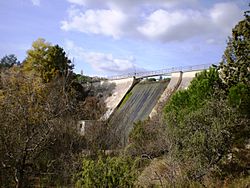 Archivo:Embalse de Los Peñascales