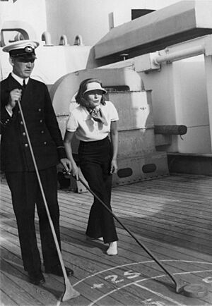 Archivo:Greta-Garbo-shuffleboard