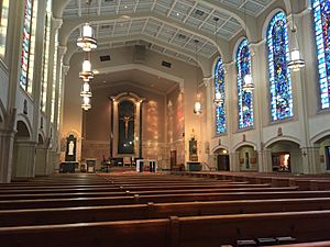 Archivo:Interior of St Peter's Cathedral, Rockford IL