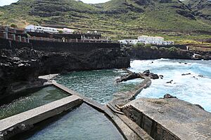 Archivo:La Palma - Barlovento - Calle La Fajana + Piscinas de La Fajana 01 ies