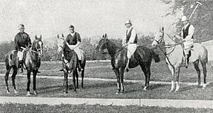 Archivo:Le Bagatelle Polo Club de Paris, médaille de bronze aux JO 1900 de Paris