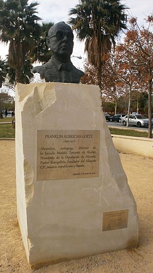 Archivo:Monumento a Franklin Albricias Goetz, Alicante, España