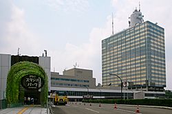 Archivo:NHK Broadcasting Center 20080809-002
