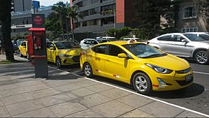 Archivo:New Taxis in Lima, Peru