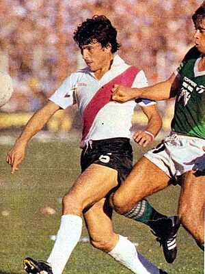 Archivo:Passarella v ferro 1981