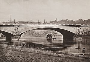 Archivo:Pont de lAlma - Les Travaux Publics de la France