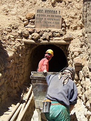 Archivo:Potosi Mines (71625784)
