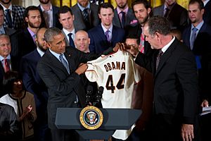 Archivo:President Obama Honors the World Series Champion San Francisco Giants at the White House (2)