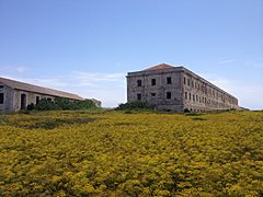 Archivo:Residencia de soldados - Fortaleza de Isabel II - Mahón, Menorca