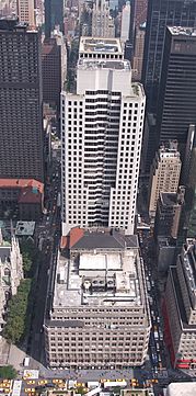 Archivo:Saks Fifth Avenue and 623 Fifth aerial-crop
