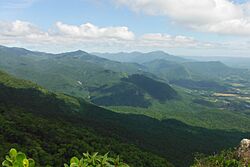 Serra do Tabuleiro (face nordeste) ao lado da Bacia Hidrográfica do Rio Cubatão do Sul - Sto Amaro da Imperatriz.jpg