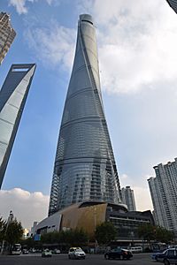 Archivo:Shanghai Tower 2015
