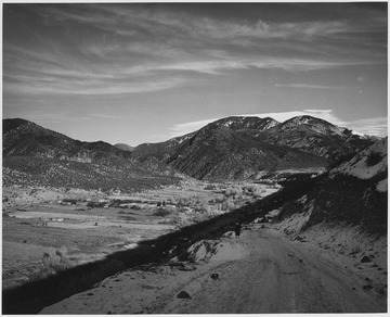 Archivo:Taos County, New Mexico. Valdez Valley - NARA - 521934
