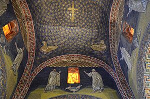 Archivo:The golden cross, in the starry sky of the dome, Mausoleum of Galla Placidia (died 450), daughter of the Roman Emperor Theodosius I, Ravenna, Italy - 19521759022