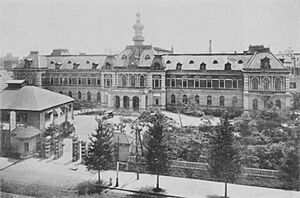 Archivo:Tokyo Prefectural Office and Tokyo City Hall 1930s