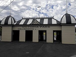 Archivo:Victoria Park (Melbourne) ticket booths