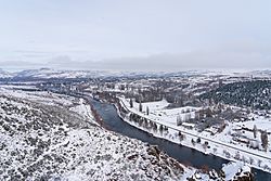 Archivo:Vista aérea de Aluminé en invierno