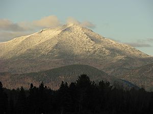 Archivo:Whiteface Mountain from Lake Placid Airport