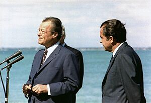 Archivo:Willy-brandt-und-richard-nixon 1-588x398