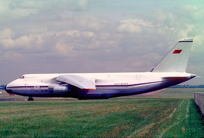 Aeroflot Antonov 124-100 Ruslan; CCCP-82009, June 1987 (5695973668)