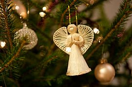 Angel on a Christmas tree (5274608959)