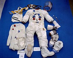 Archivo:Apollo 11 space suit