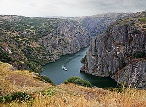 Archivo:Arribes del Duero - Miranda edited