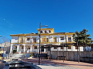Archivo:Ayuntamiento de Chimeneas (Granada) 2