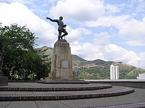 Archivo:Belalcazar-statue-cali
