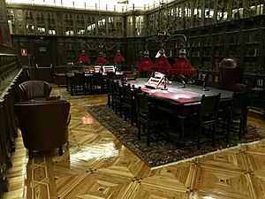 Archivo:Biblioteca Gótica, Casino de Madrid, 2018-01-20, Triplecaña