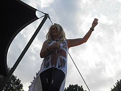 Archivo:Bonnie Tyler live in Berlin 2012