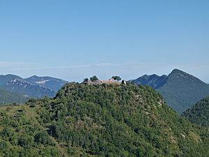Archivo:Castell de Rocabruna i pic Bestracà