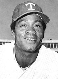 Cesar Tovar - Texas Rangers - 1974.jpg