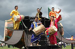 Archivo:Dhol players