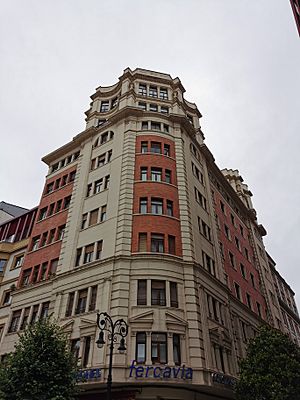 Archivo:Edificio Fercavia, paseo de Begoña con calle Fernández Vallín, Gijón