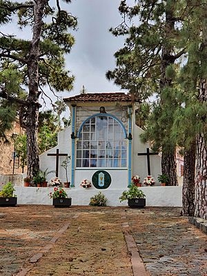 Archivo:El Calvario, junto a La Alhóndiga
