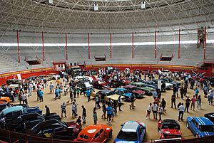 Archivo:Exposición coches clásicos en Valdemorillo