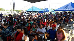 Archivo:Gente de Nuevo Laredo en festividad de la colonia Pancho Villa