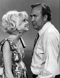 Archivo:Goldie Hawn Carl Reiner Laugh In 1970