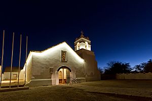 Archivo:Iglesia de San Pedro de Atacama al atardecer, Región de Antofagasta - Chile