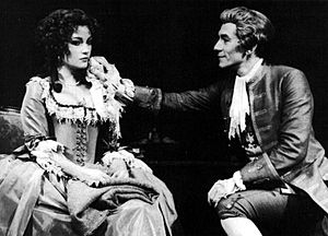 Archivo:Jane Seymour and Ian McKellen in Amadeus, 1980 or 1981
