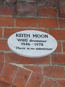 Archivo:Keith Moon plaque (Golders Green Crematorium)