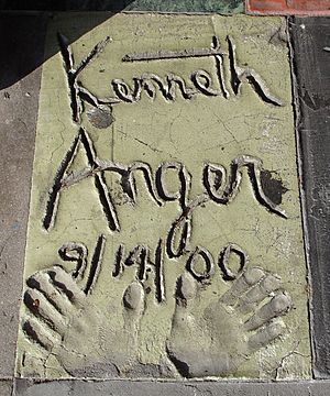 Archivo:Kenneth Anger Hand Prints