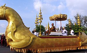 Archivo:King Norodom Sihanouk's funeral procession 01