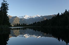 Lake Matheson 2007-12-06.JPG